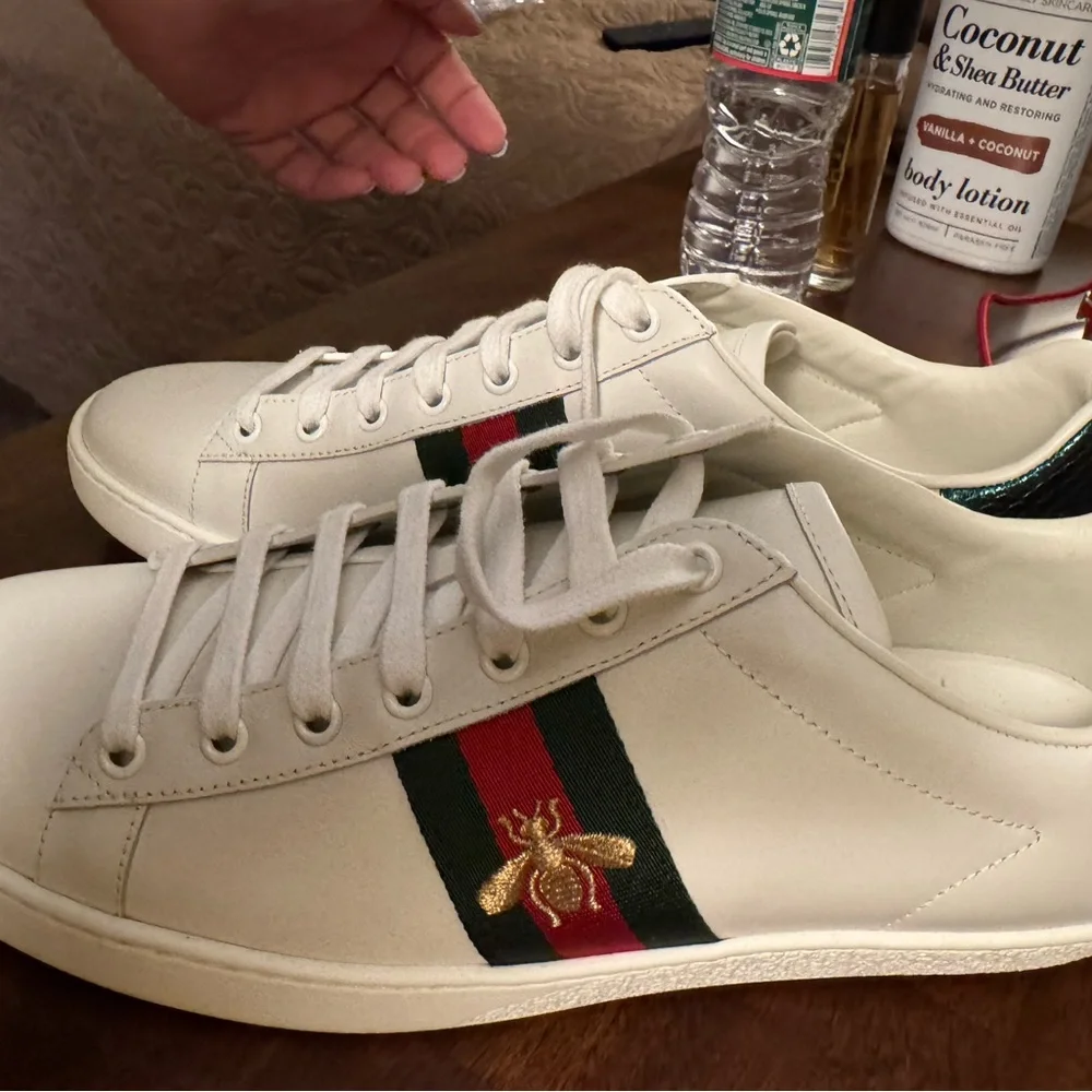 Gucci White Sneakers with Green and Red Accents - Picture 3 of 9